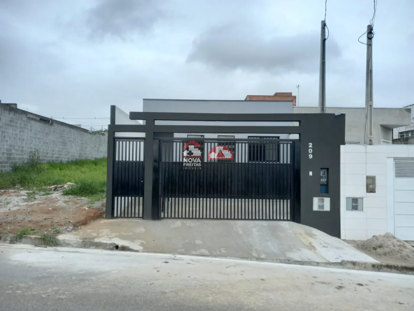 Casa / Padrão em São José dos Campos 