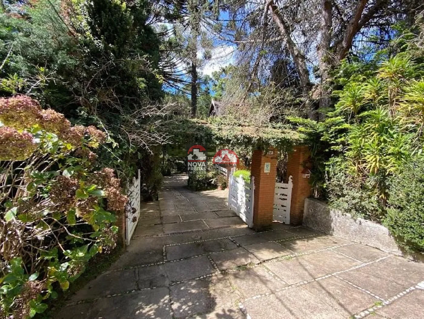 Casa / Assobradada em Campos do Jordão 