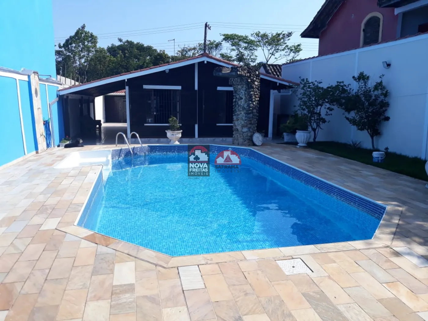 Casa / Assobradada em Caraguatatuba 