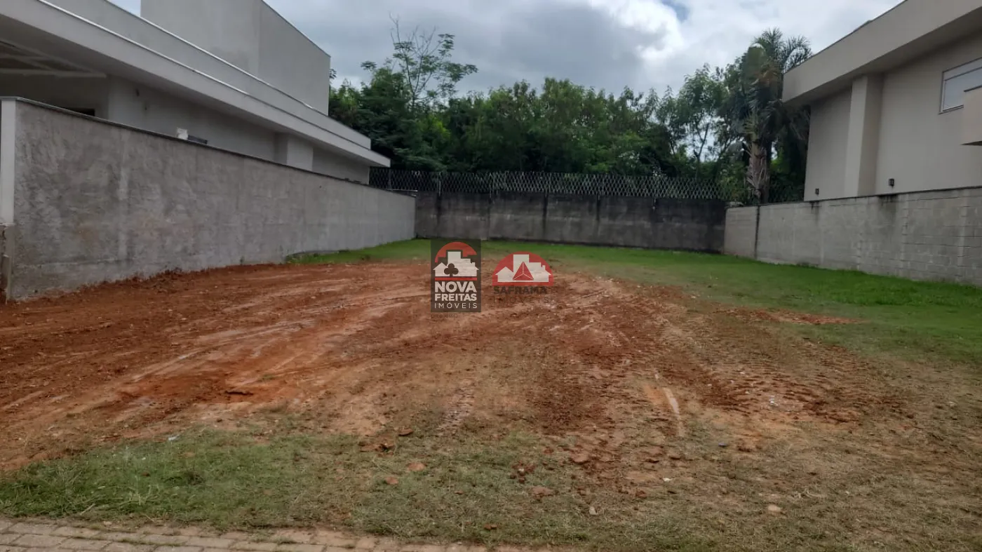 Terreno / Padrão em Condomínio em São José dos Campos 