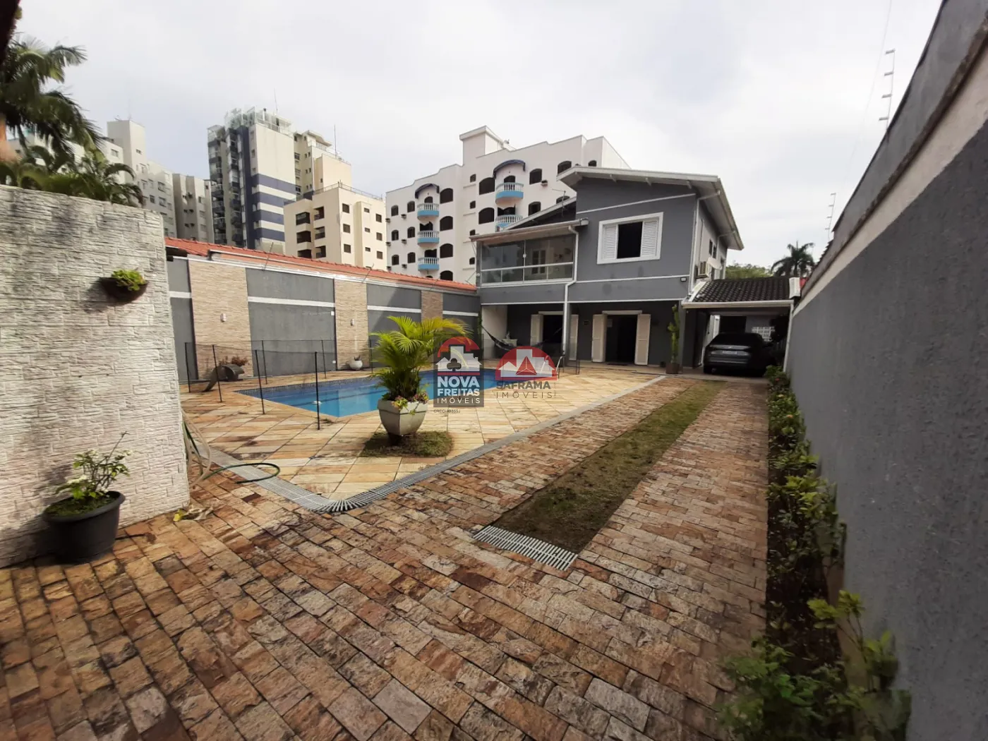 Casa / Sobrado Padrão em Caraguatatuba 