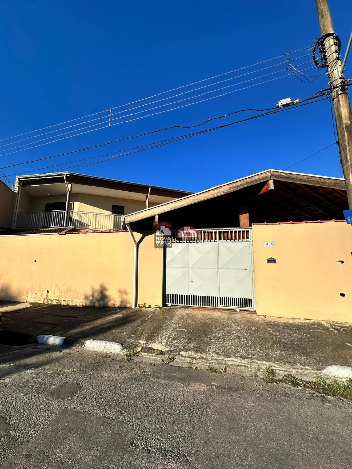 Casa / Sobrado Padrão em Pindamonhangaba 