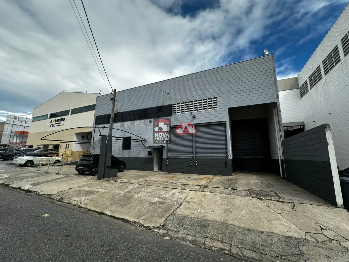 Comercial / Galpão em Condomínio em São José dos Campos 