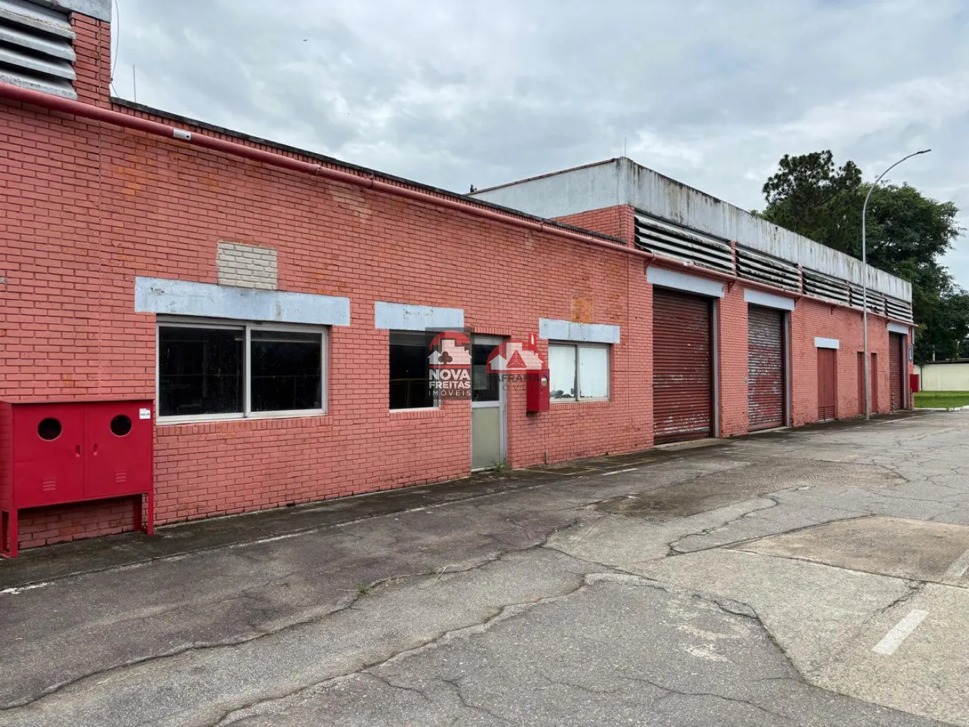 Comercial / Galpão em Condomínio em São José dos Campos Alugar por R$2.898,00