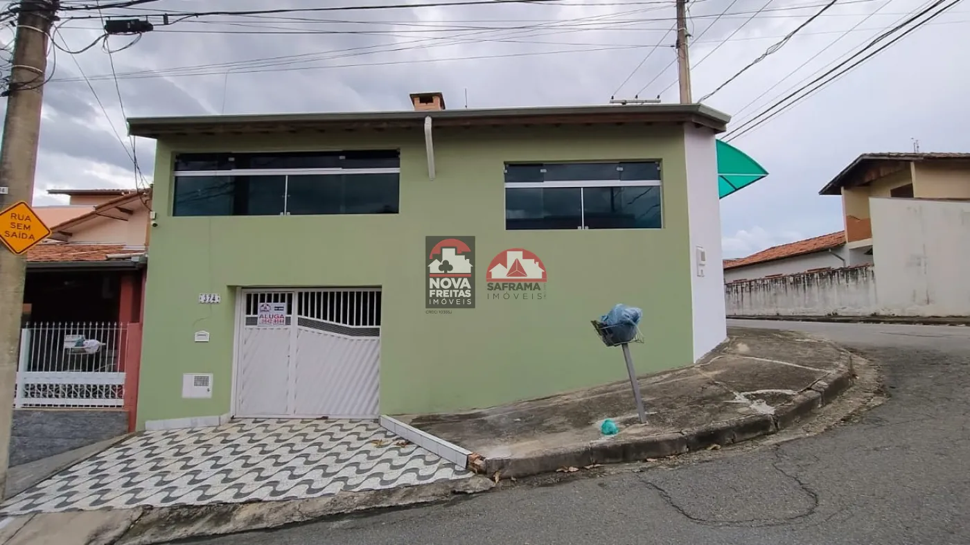 Casa / Sobrado Padrão em Pindamonhangaba Alugar por R$2.700,00