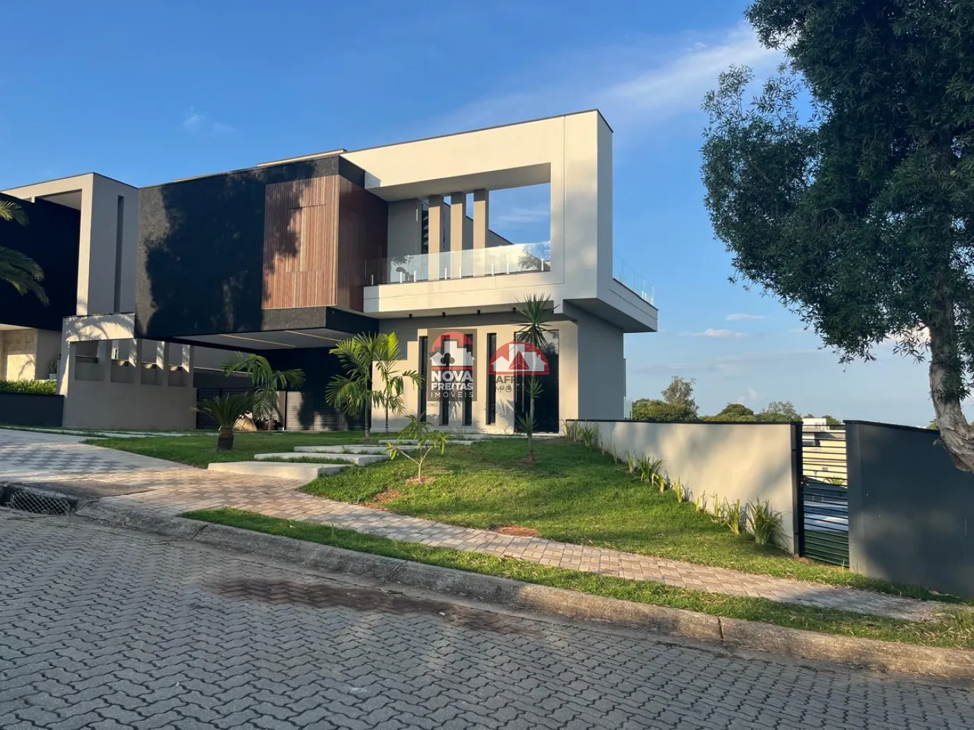 Casa / Sobrado Padrão em São José dos Campos 