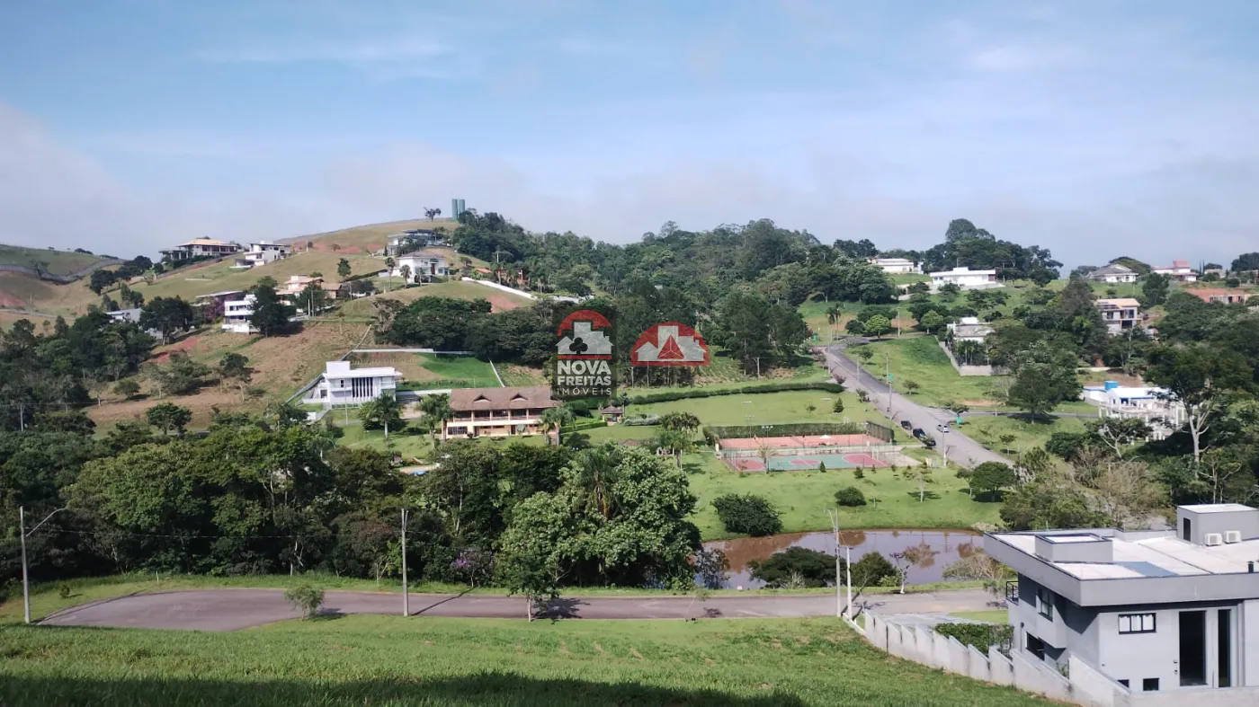 Terreno / Padrão em Condomínio em Jambeiro 