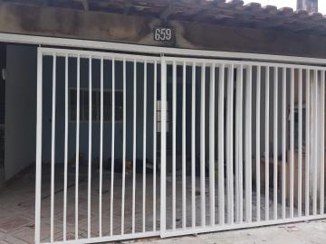 Alugar Casa / Padrão em São José dos Campos. apenas R$ 1.000,00