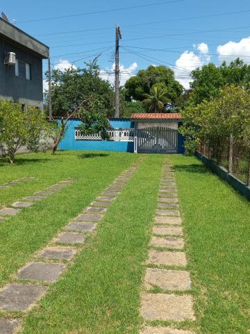 Alugar Casa / Padrão em Caraguatatuba. apenas R$ 330.000,00