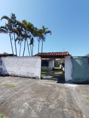 Alugar Casa / Padrão em Caraguatatuba. apenas R$ 555.000,00