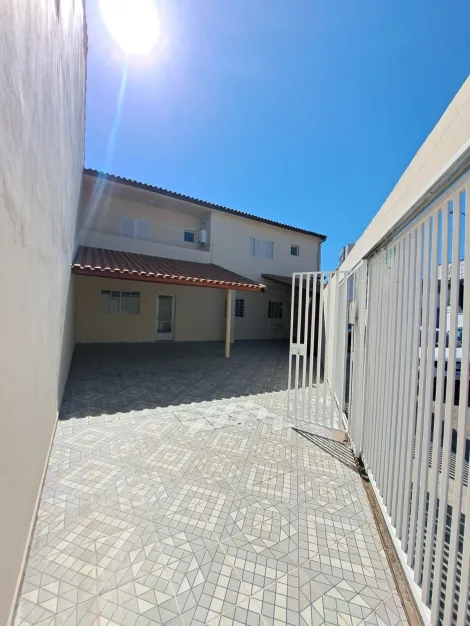 Alugar Casa / Sobrado Padrão em São José dos Campos. apenas R$ 426.000,00