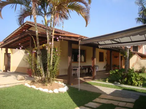 Alugar Casa / Padrão em Caraguatatuba. apenas R$ 890.000,00