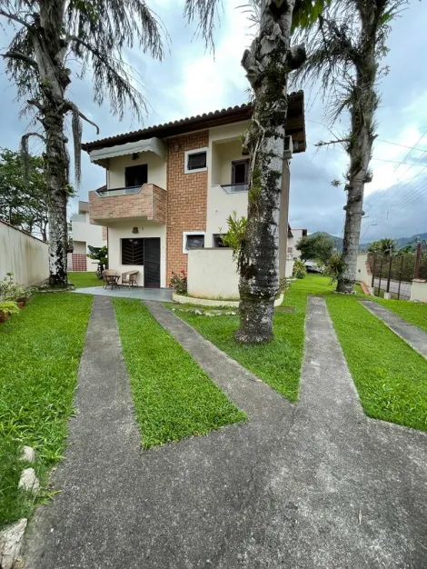 Alugar Casa / Condomínio em Caraguatatuba. apenas R$ 2.800,00
