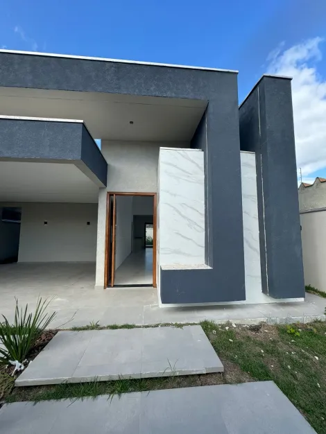 Alugar Casa / Padrão em Caraguatatuba. apenas R$ 990.000,00