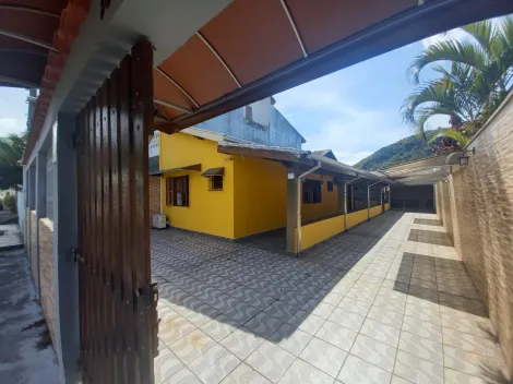 Alugar Casa / Padrão em Caraguatatuba. apenas R$ 720.000,00