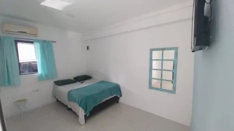 Alugar Apartamento / Kitchnet sem condomínio em Caraguatatuba. apenas R$ 1.400,00