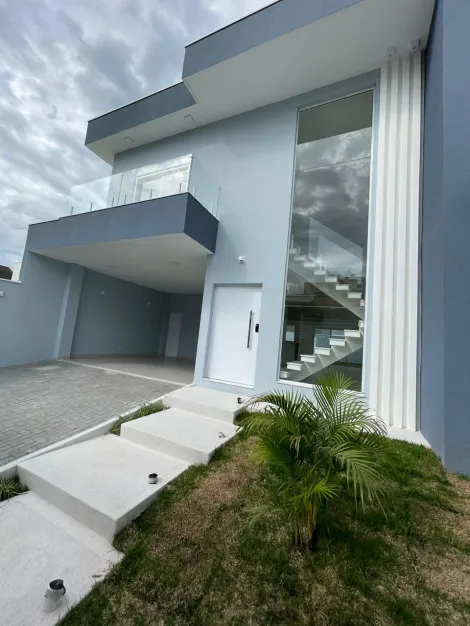 Alugar Casa / Assobradada em Jacareí. apenas R$ 1.350.000,00