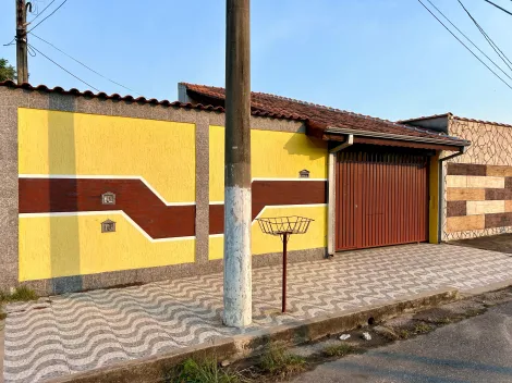 Alugar Casa / Padrão em Pindamonhangaba. apenas R$ 1.400,00