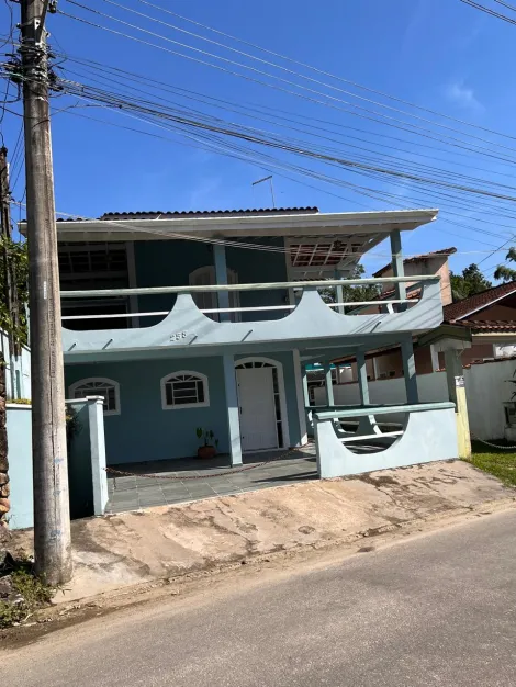 Alugar Casa / Assobradada em Caraguatatuba. apenas R$ 490.000,00